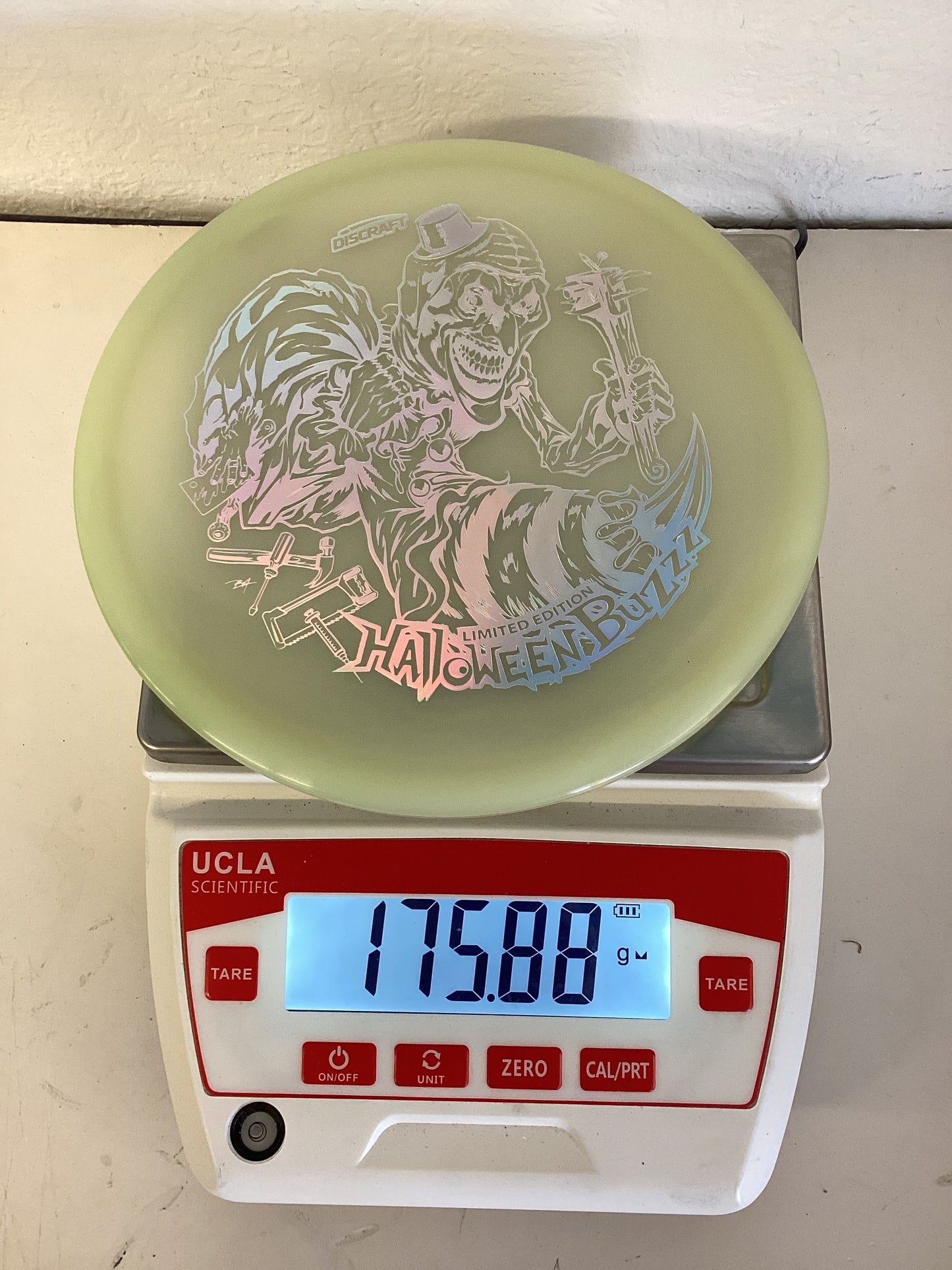 Discraft Mega-Glo Buzzz - 2025 Halloween Special Edition