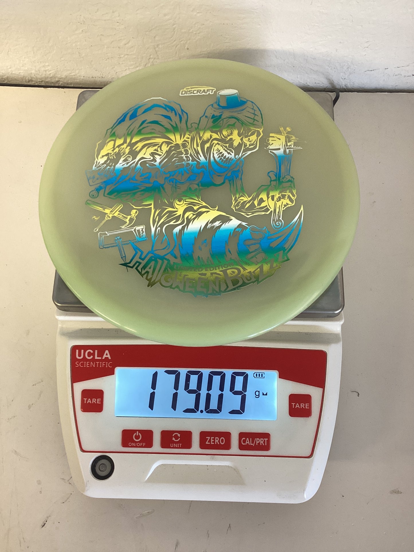 Discraft Mega-Glo Buzzz - 2025 Halloween Special Edition