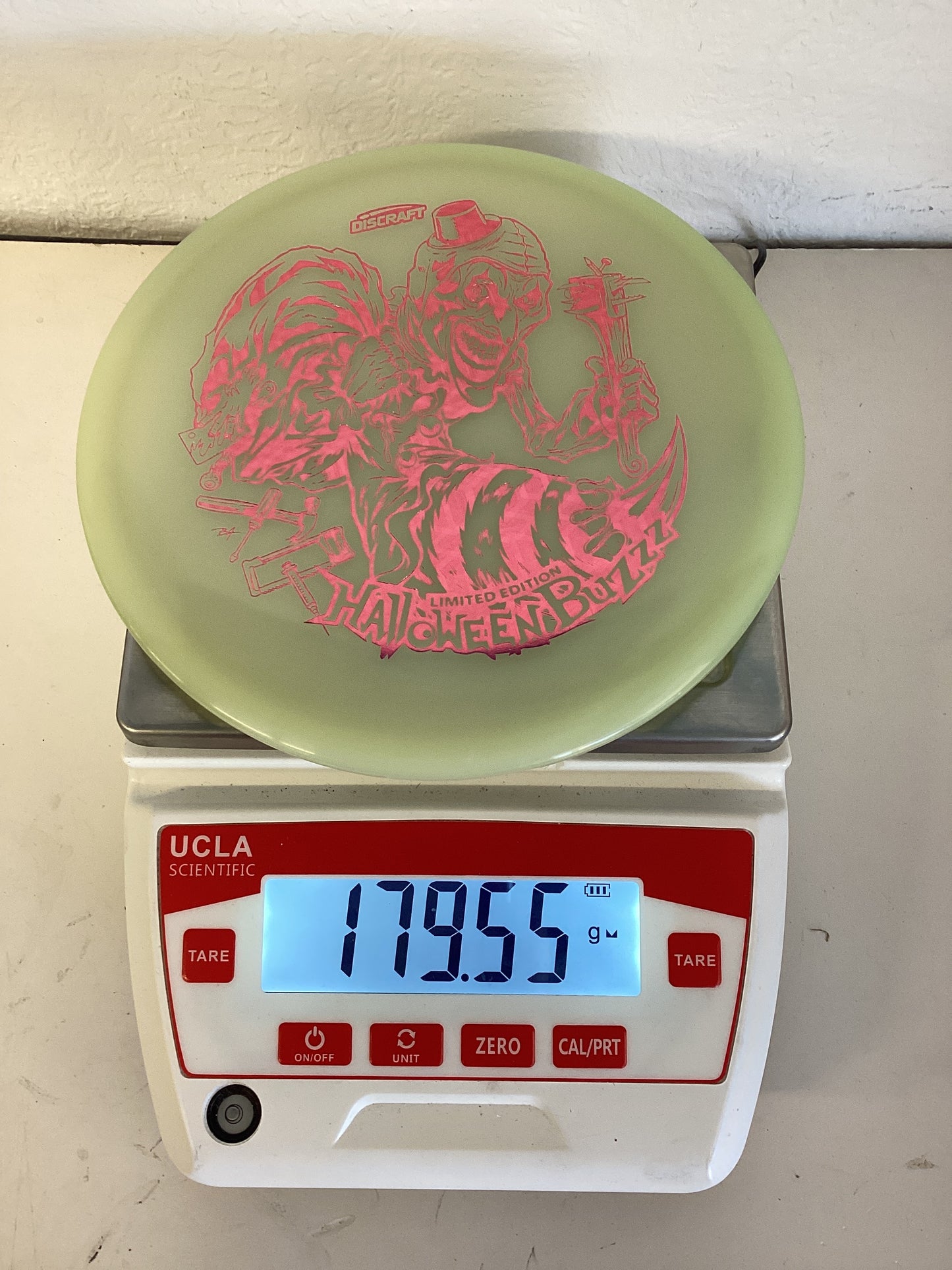 Discraft Mega-Glo Buzzz - 2025 Halloween Special Edition