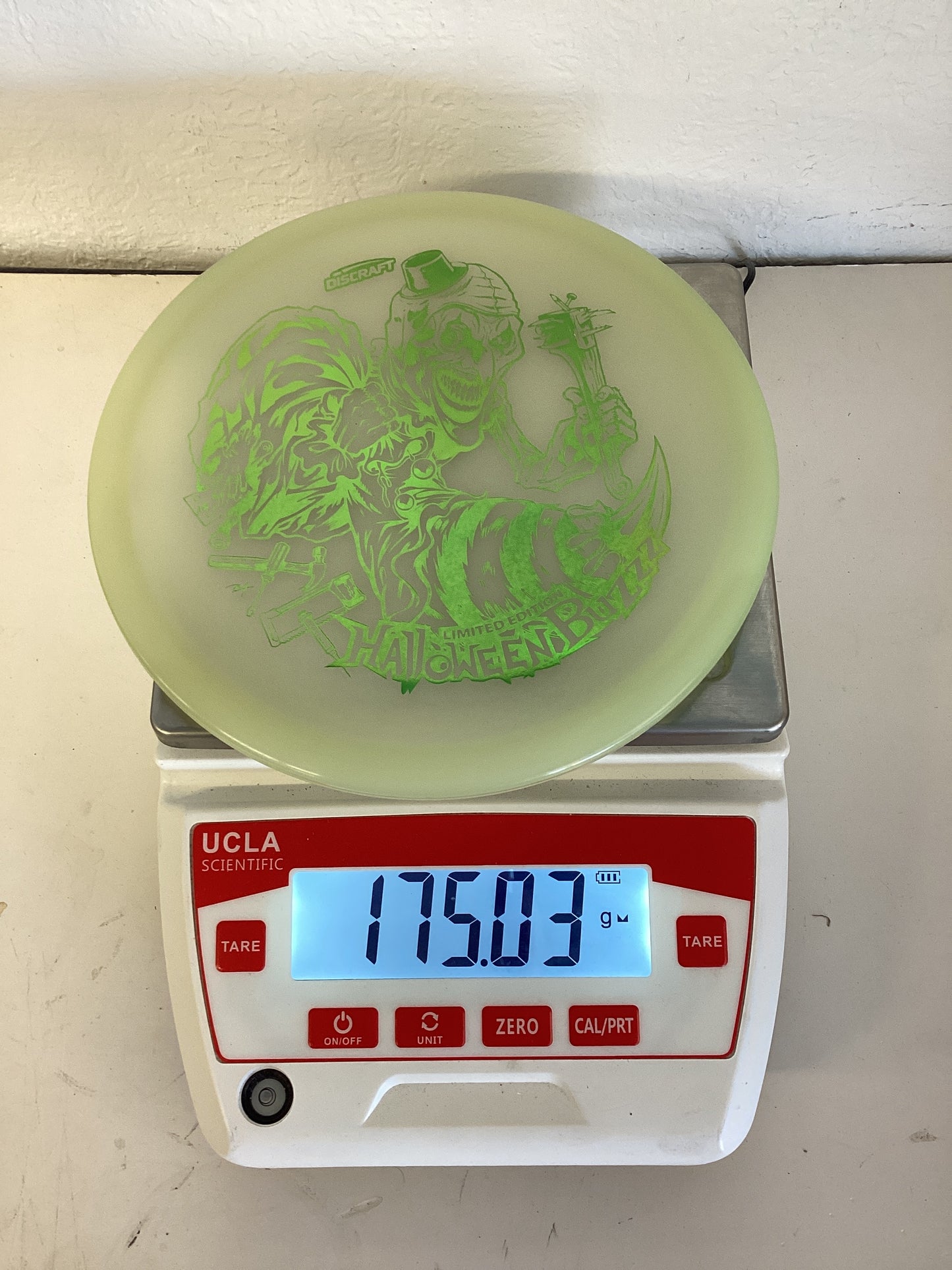 Discraft Mega-Glo Buzzz - 2025 Halloween Special Edition