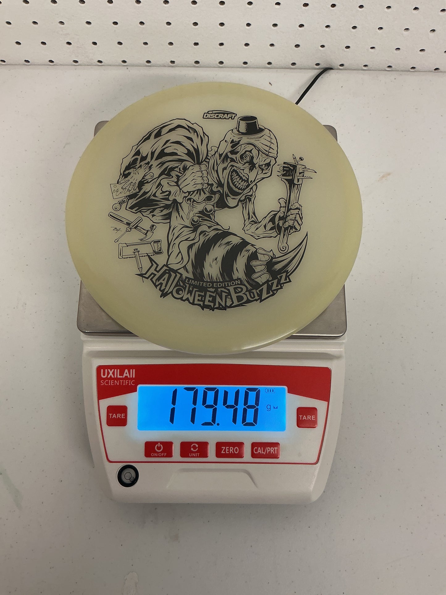 Discraft Mega-Glo Buzzz - 2025 Halloween Special Edition