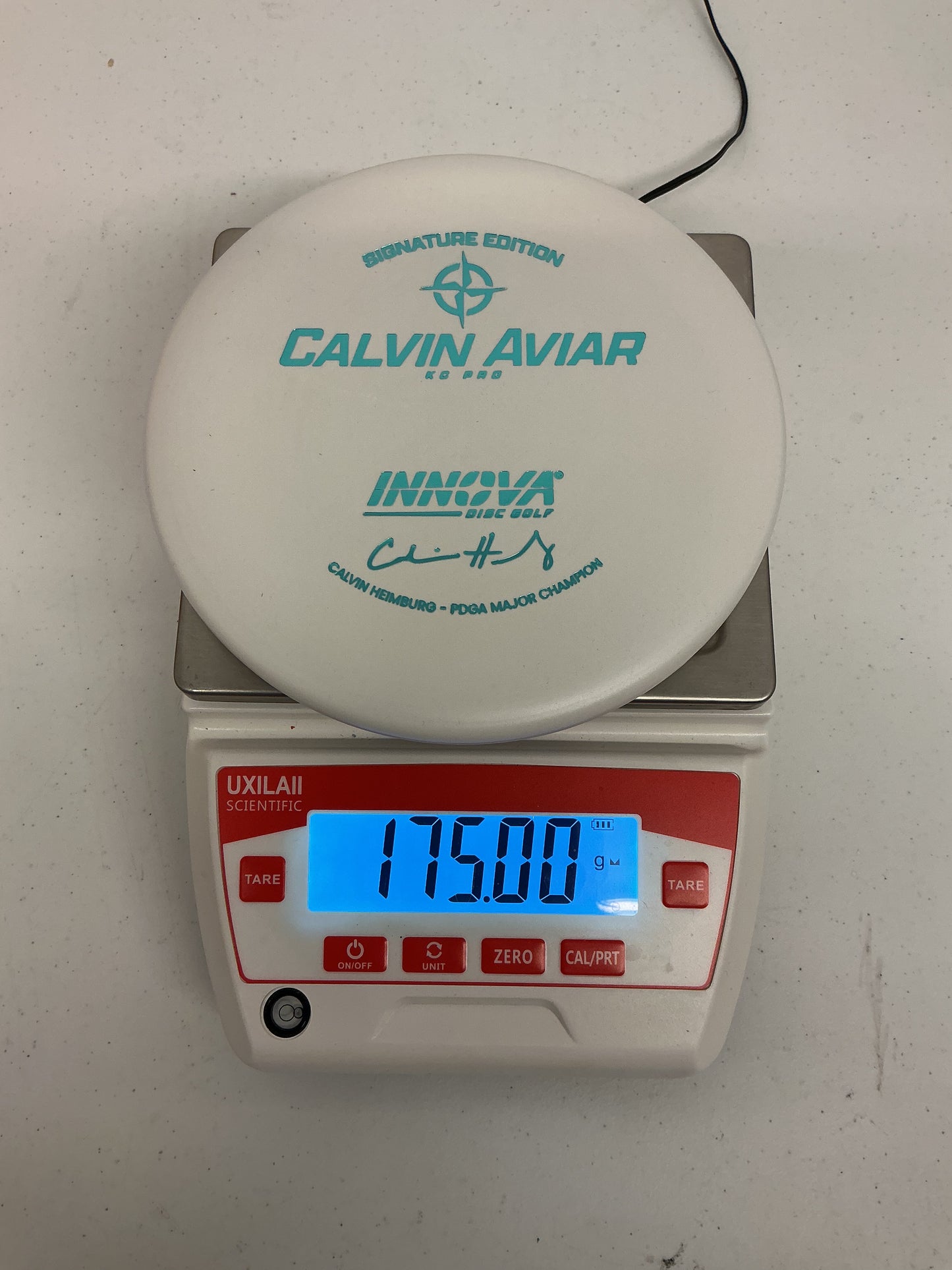 Innova KC Pro Aviar -  Calvin Heimburg Super White Signature Edition