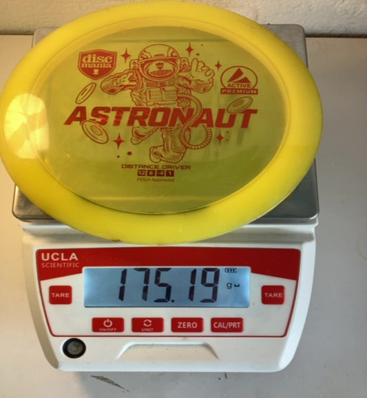 Discmania-Active Premium-Astronaut-Yellow-175.19g PRE-OWNED