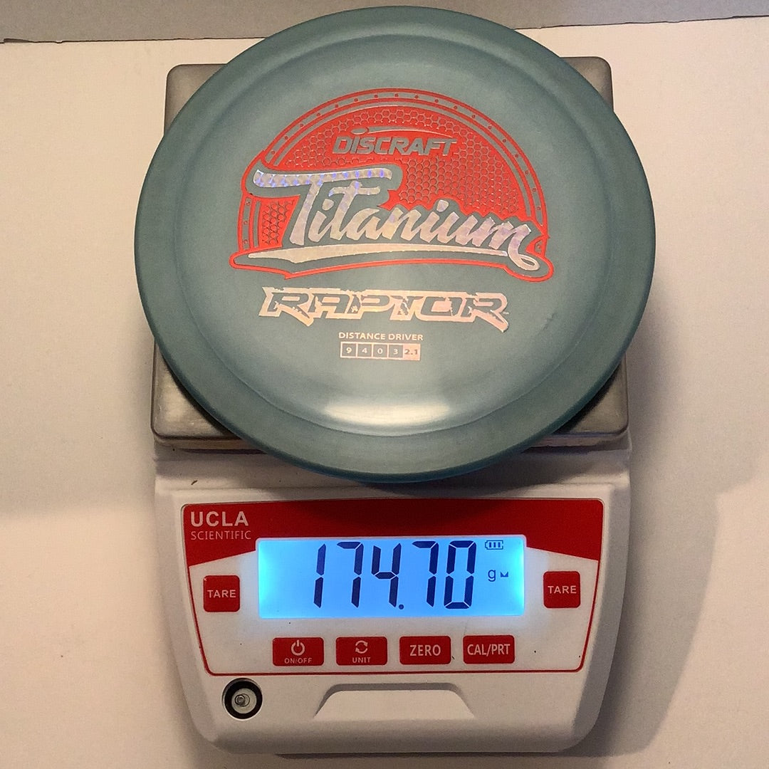 Discraft Titanium Raptor – Squirrelly Discs